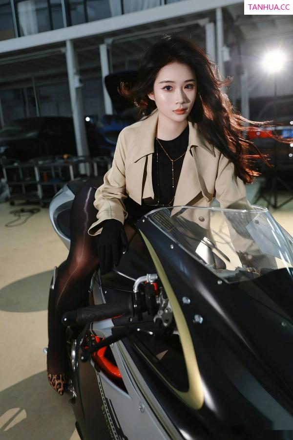   [XiuRen]高清写真图 2025.09.19 No.10788 南乔 连体丝袜第23张图片